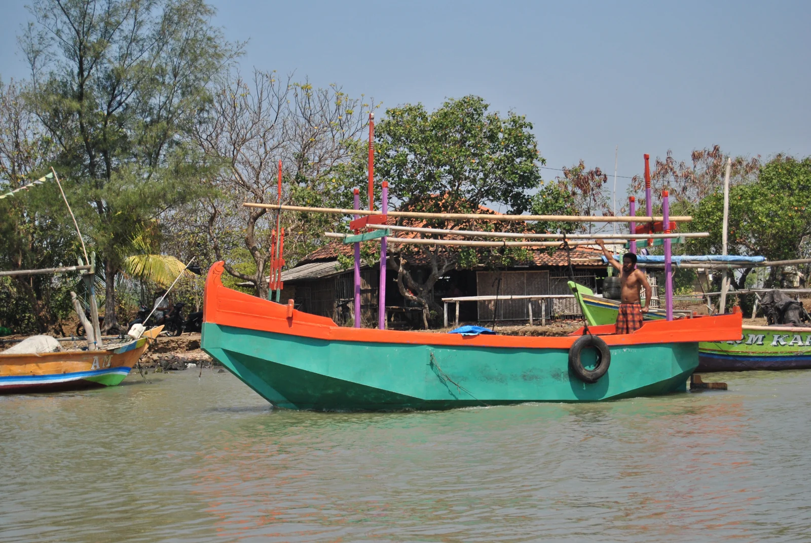 Kapal nelayan di Balongan, Cirebon–Indramayu