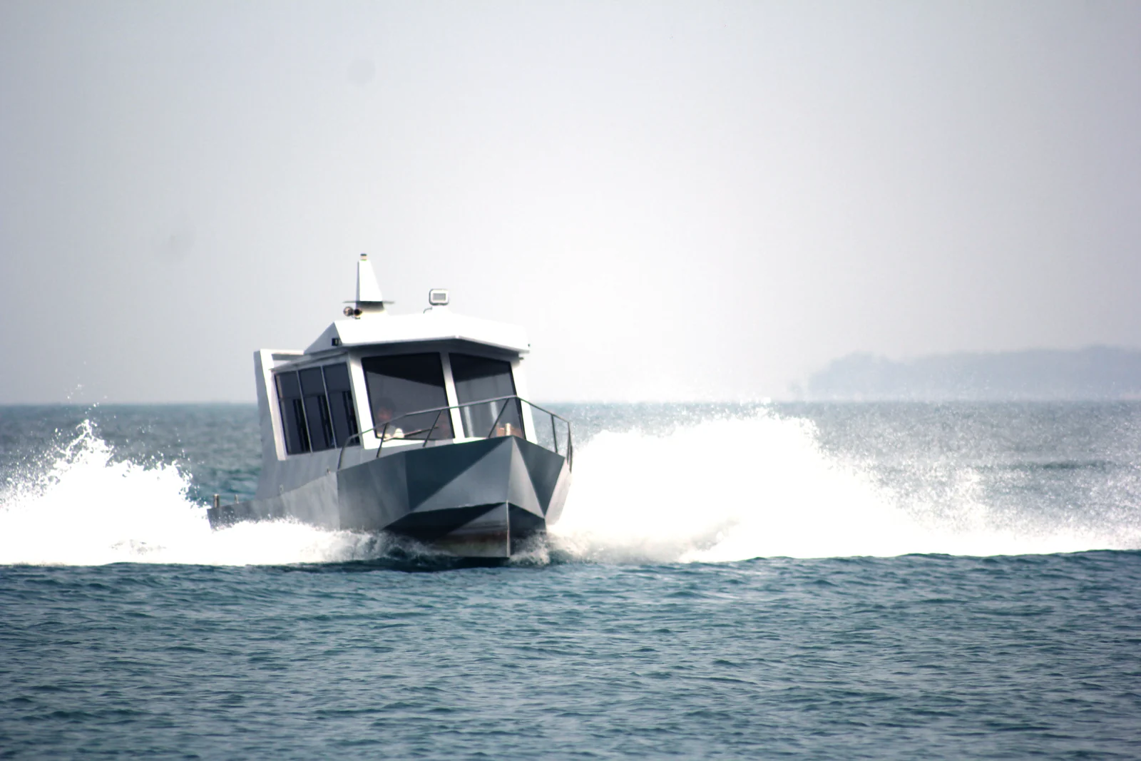 Speed boat saat uji berlayar, Teluk Jakarta